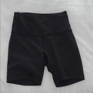 Lululemon Black Wunder Train Shorts -6”
